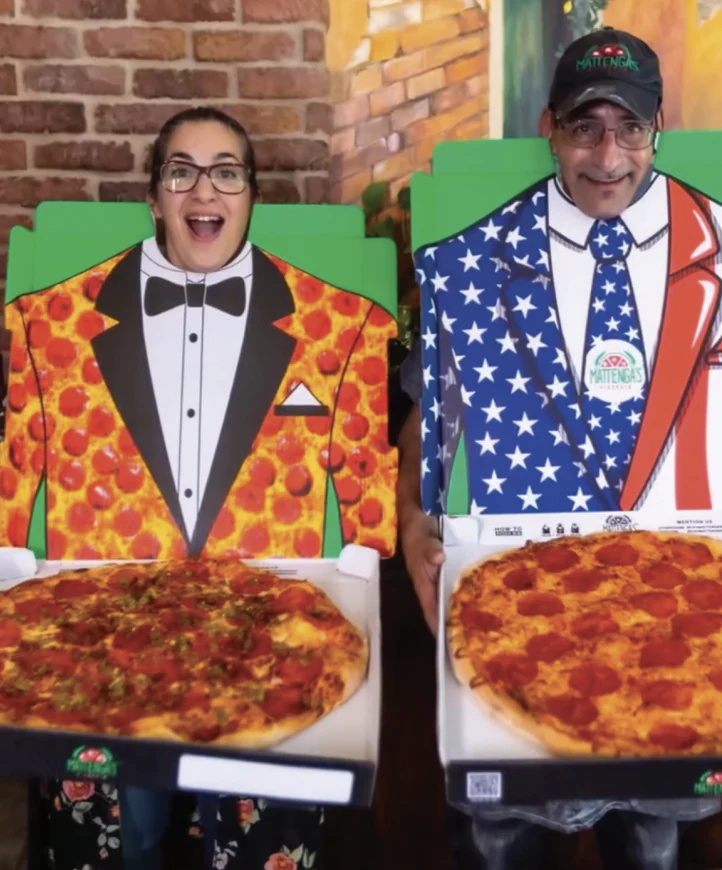 Mattengas Pizza - Pizza Bib customer
